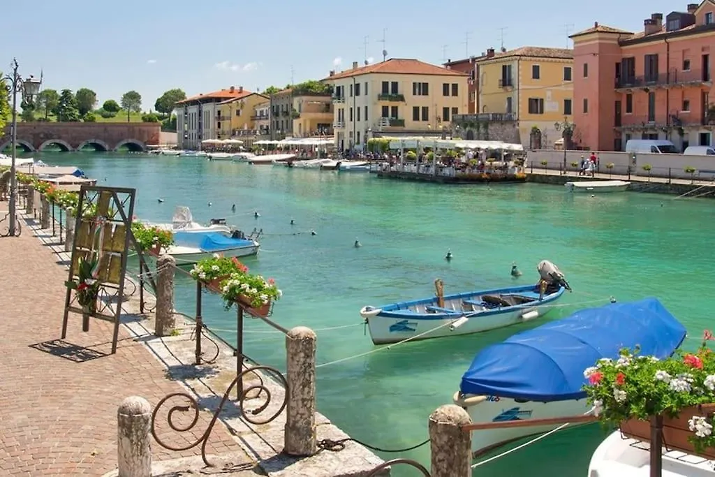 Vinessa- Appartamento E Piscina Peschiera Peschiera del Garda Italia